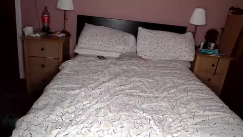 Bonnie Lassie online show from September 15, 10:55 pm