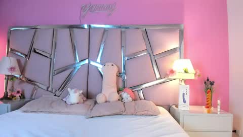 Bonnie  online show from May 4, 1:06 pm