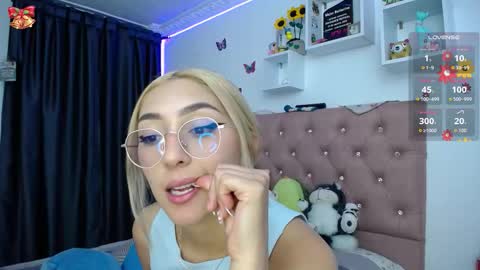 Soffy Brooks Independent model online show from January 14, 3:14 am