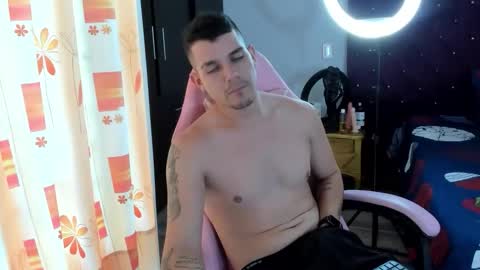 booyhott_ online show from November 26, 7:10 pm