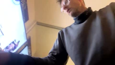 bothhandsolo online show from February 23, 9:33 am