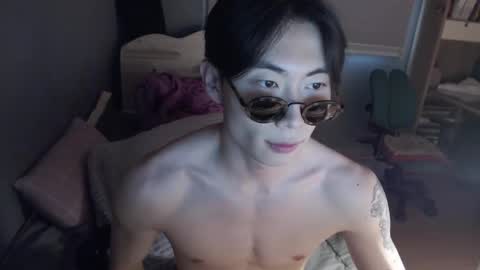 Snapshot of boxman556990 chatting on February 15, 12:04 am boxman556990 online show from February 15, 12:04 am