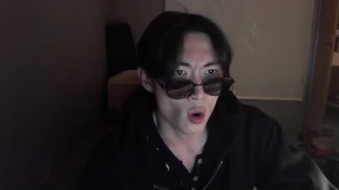 Snapshot of boxman556990 chatting on January 27, 12:54 am boxman556990 online show from January 27, 12:54 am