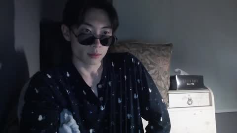 Snapshot of boxman556990 chatting on December 6, 12:44 pm boxman556990 online show from December 6, 12:44 pm