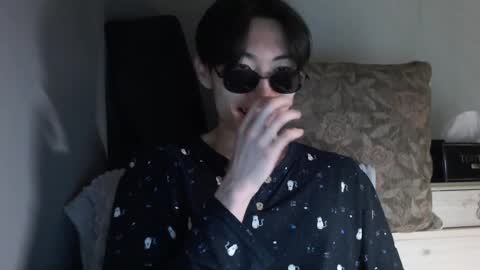 Snapshot of boxman556990 chatting on December 15, 8:52 am boxman556990 online show from December 15, 8:52 am