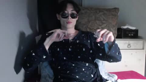 Snapshot of boxman556990 chatting on December 14, 12:01 pm boxman556990 online show from December 14, 12:01 pm