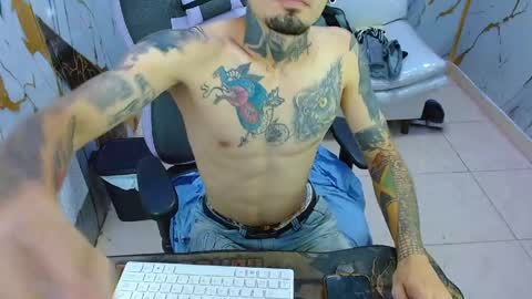 boy_tatto77 online show from June 1, 12:28 pm