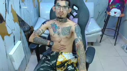 boy_tatto77 online show from May 22, 3:08 pm