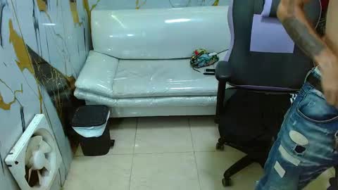 boy_tatto77 online show from March 14, 7:07 pm