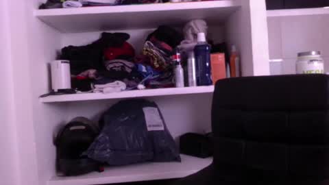 boyhotter1 online show from February 23, 7:17 pm