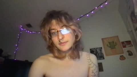 boywithbug online show from March 10, 1:54 pm