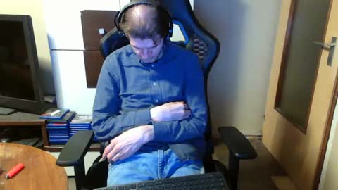 Snapshot of bponie1 chatting on January 25, 2:04 am bponie1 online show from January 25, 2:04 am