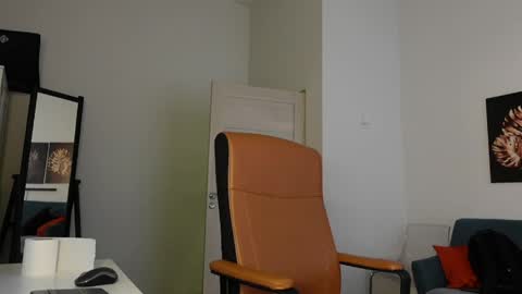 BRAD HOLLOWAY online show from April 4, 6:31 am