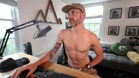 BradBronton online show from April 18, 11:23 am