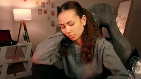 Lilly online show from November 24, 12:04 pm