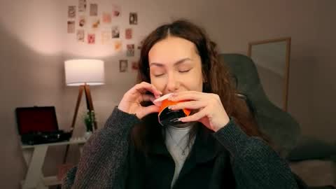 Lilly online show from November 28, 12:45 pm