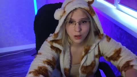 Belle  online show from February 20, 4:07 am