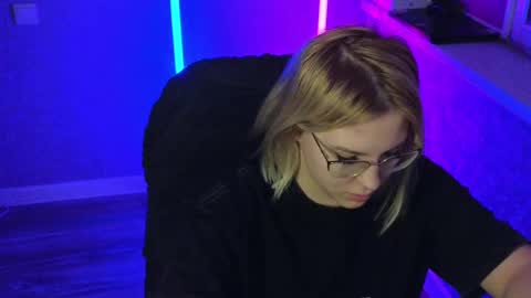 Belle  online show from February 21, 12:05 am