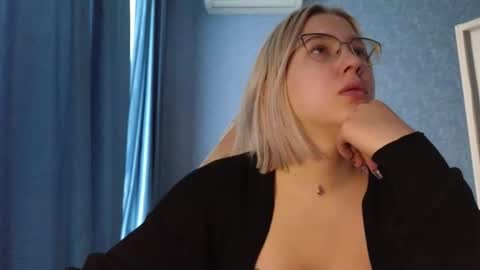 Belle  online show from October 20, 5:56 am