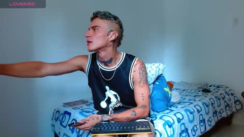 Snapshot of bray_hotboy chatting on October 19, 5:28 pm Bray Hotboy online show from October 19, 5:28 pm