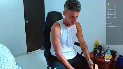 Snapshot of bray_hotboy chatting on October 17, 2:10 pm Bray Hotboy online show from October 17, 2:10 pm