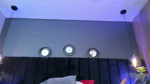   online show from April 11, 7:45 am