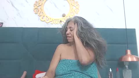 BRENDA VELASQUEZ online show from December 18, 1:56 am