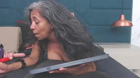 BRENDA VELASQUEZ online show from November 12, 10:01 pm