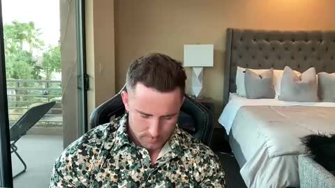 Brett Mycles online show from October 4, 1:03 am