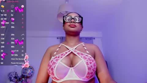 Snapshot of briana_walker chatting on October 2, 12:04 pm briana online show from October 2, 12:04 pm