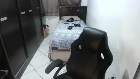 brianaries online show from January 13, 4:42 am