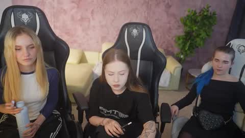 Snapshot of bright_diamonds_054 chatting on September 15, 3:24 pm Diamonds Girls online show from September 15, 3:24 pm