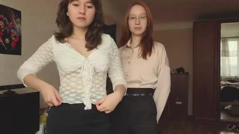 Mia and Maxina online show from April 19, 7:42 am