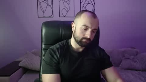 brindlefly69 online show from December 5, 12:36 pm