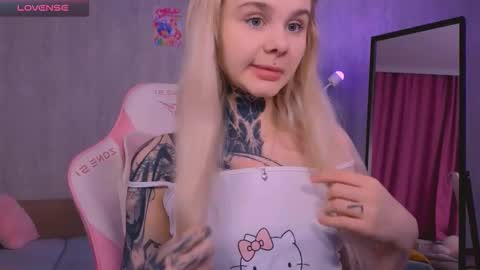 Britney online show from February 28, 7:40 pm