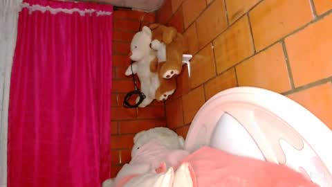 Julieth Sofa Rincn Amador online show from January 21, 2:33 am