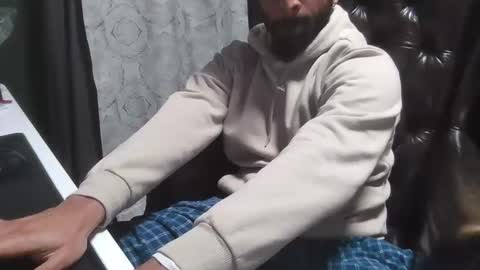 brownbd32 online show from January 14, 11:27 pm