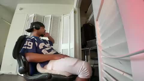 Brownskinshortyy online show from February 24, 3:15 pm