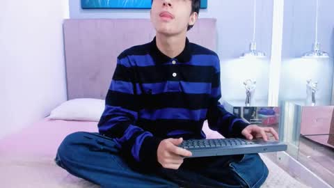 Snapshot of bruce_hans chatting on September 25, 12:01 pm Bruce Hans online show from September 25, 12:01 pm