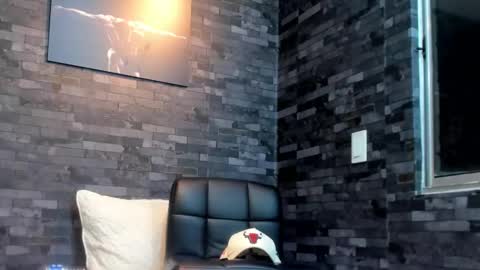 brucedallas online show from March 25, 3:46 am