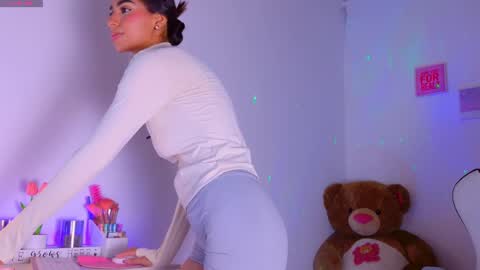 SARAH  online show from November 3, 6:14 am