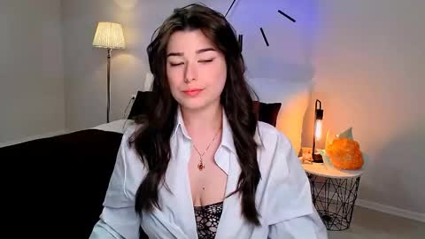 Ari online show from April 14, 12:30 pm