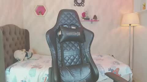 bull_cam online show from October 29, 6:09 pm