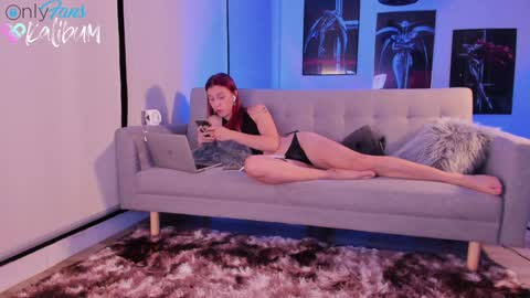 Snapshot of bumbum_kalibum chatting on December 8, 4:55 am Ivan online show from December 8, 4:55 am