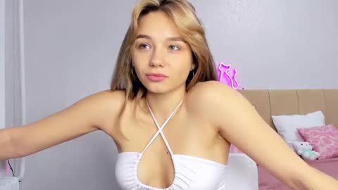 Snapshot of bunny_bonny chatting on January 18, 2:44 pm Alice online show from January 18, 2:44 pm