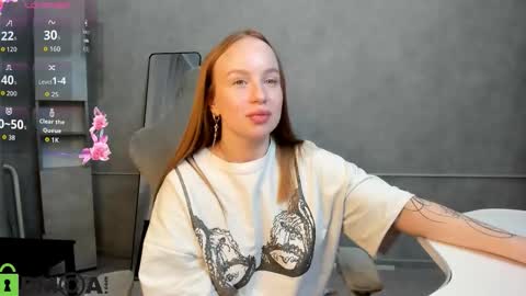 Snapshot of bunny_luvv chatting on October 4, 9:29 am Bunny online show from October 4, 9:29 am