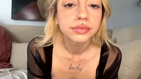 Bunnyaliengirl online show from February 3, 10:21 pm