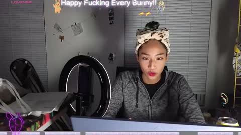 Tokki  bunny  online show from December 8, 12:35 am