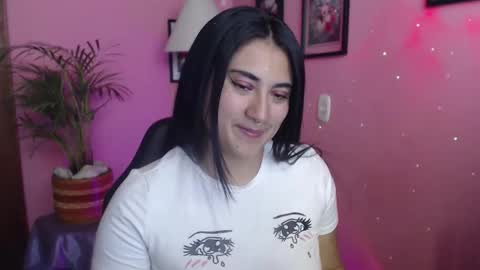 bunnyEmilyR0s33 online show from February 19, 4:39 pm