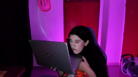 Snapshot of bunnyy09 chatting on December 29, 1:56 am Jess online show from December 29, 1:56 am